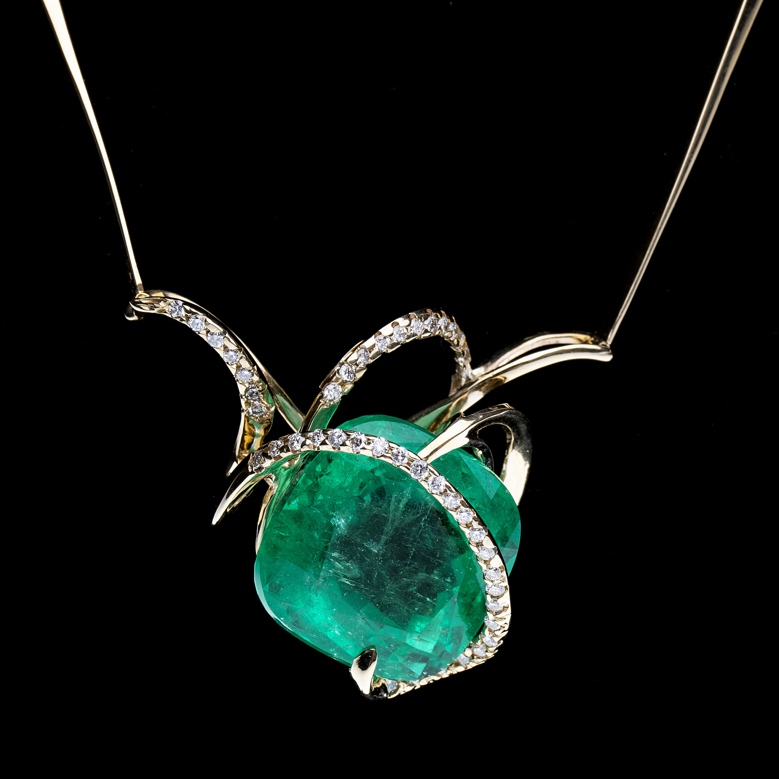 Fine emerald and diamond pendant in gold